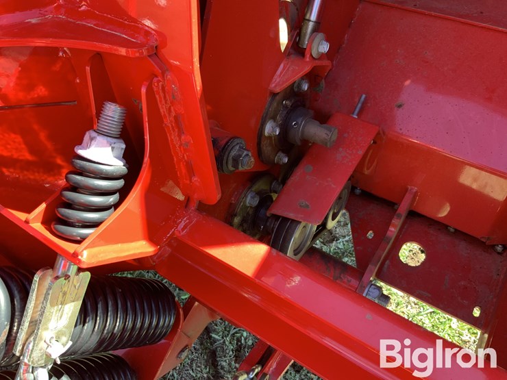 2023-massey-ferguson-1393-image-15