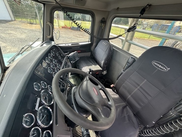 2018-peterbilt-367-image-30