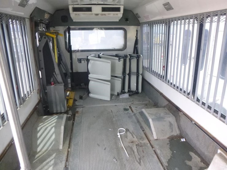 2009-chevrolet-3500-image-16