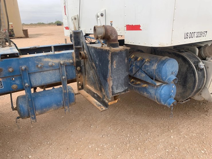 2013-peterbilt-367-image-9