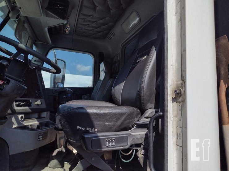 2012-freightliner-122sd-image-14