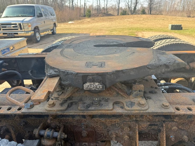 #1262-•-2004-international-9400i-6x4-sleeper-cab-truck-tractor-image-53