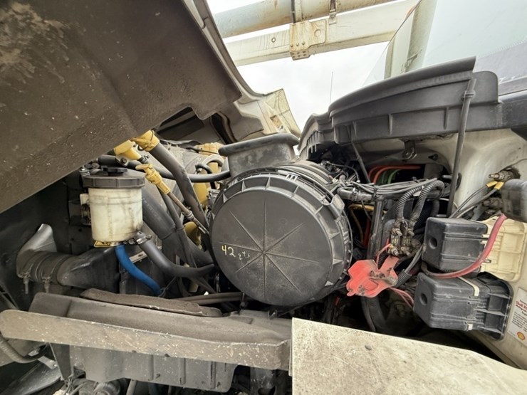 2012-international-7600-image-21