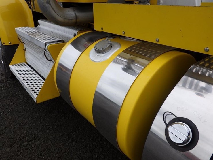 2016-kenworth-w900-image-27