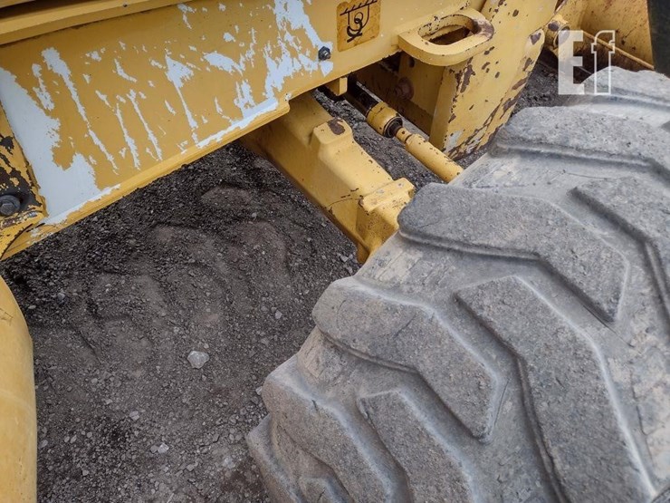 2010-deere-310j-image-24