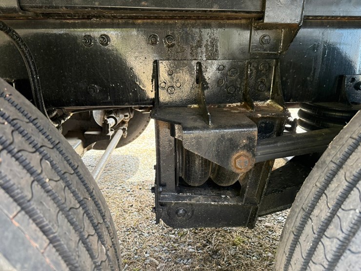 2015-peterbilt-579-image-30