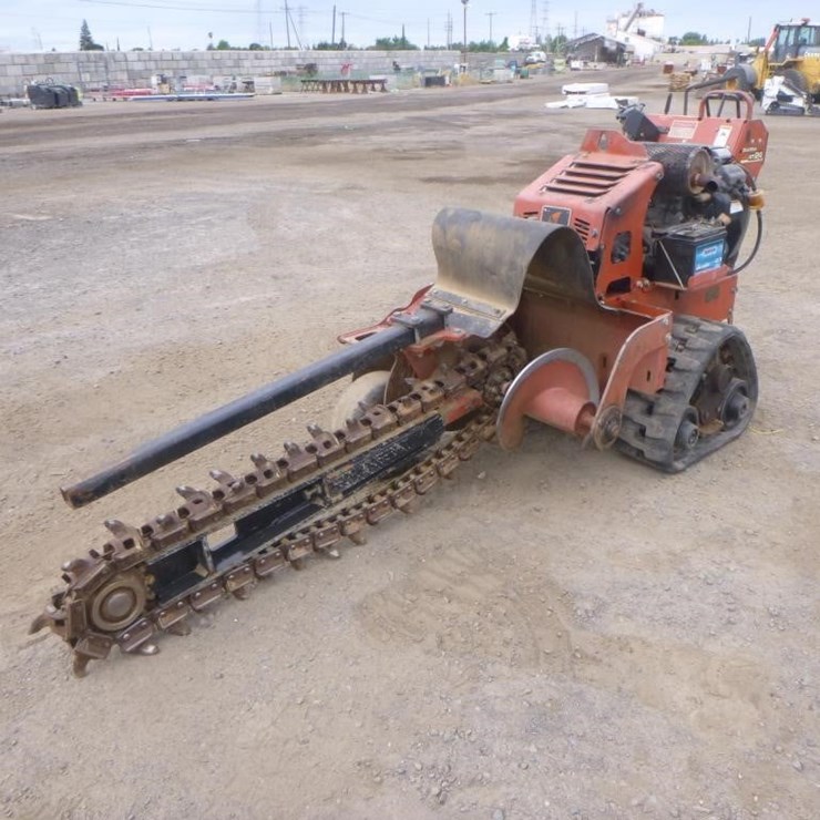 2011 DITCH WITCH RT24