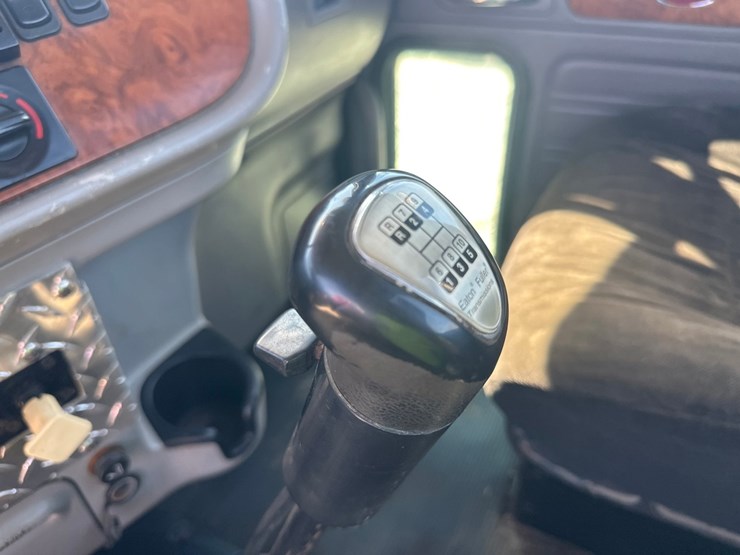 2008-peterbilt-386-image-41