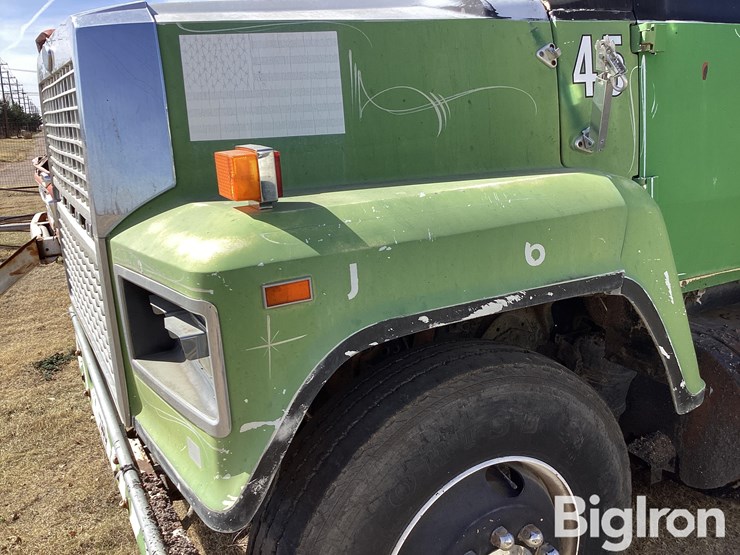 1981-ford-9000-image-14