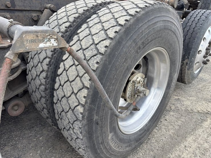 2019-kenworth-t880-image-11