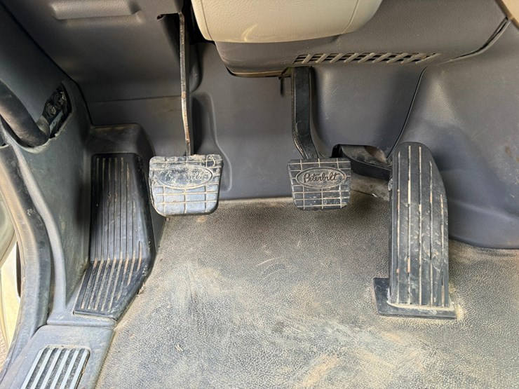 2015-peterbilt-579-image-54