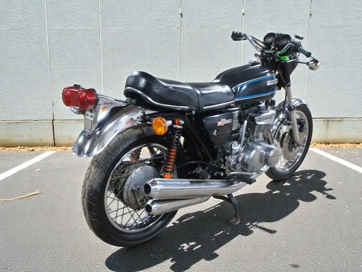 1977-suzuki-gt550-motorcycle-image-3