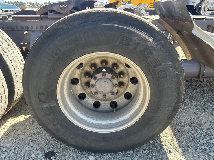 2014-massey-ferguson-8-image-73