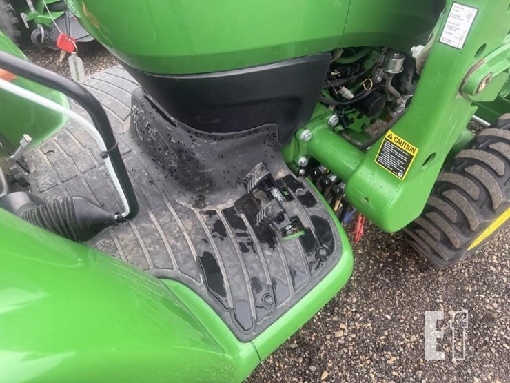 2020-john-deere-3039r-image-18