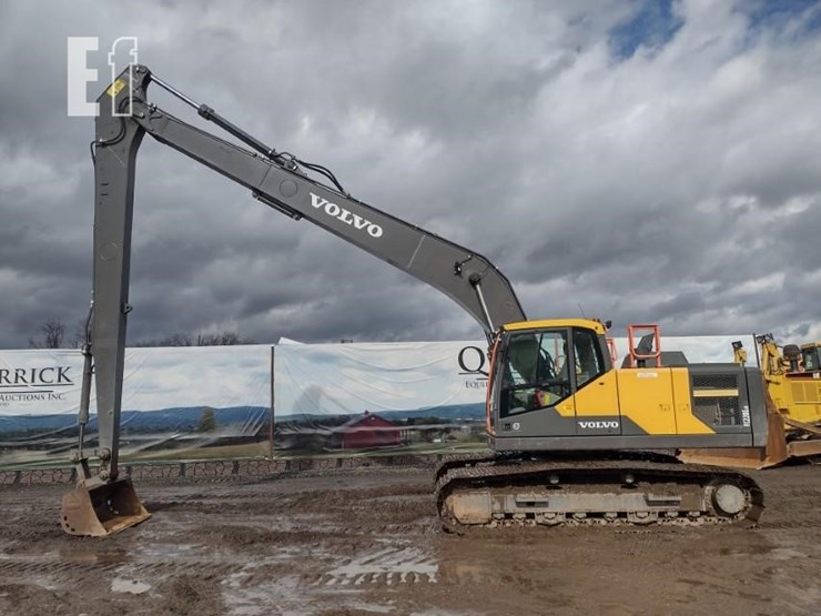 2020-volvo-ec220e-lr-image-54