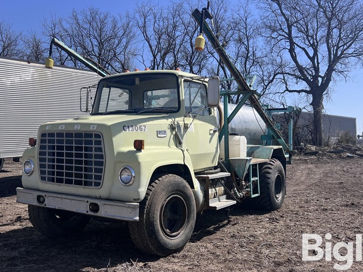 1976-ford-f700-image-1