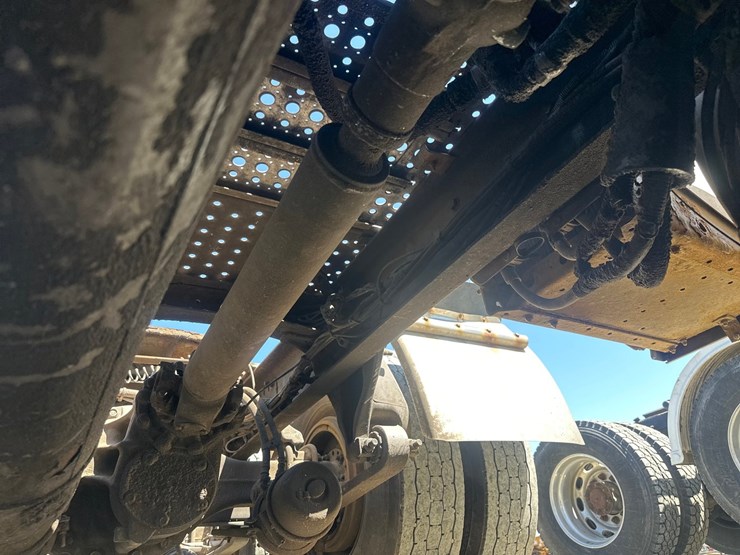 2014-massey-ferguson-8-image-66