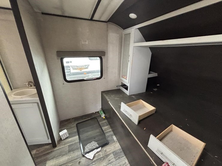 2020-premier-bl24rkpr20-travel-trailer-image-28