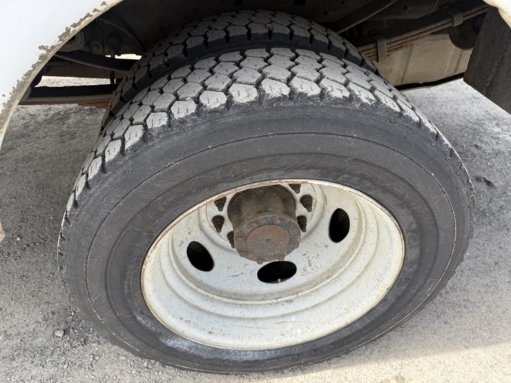 2006-ford-f450-image-17