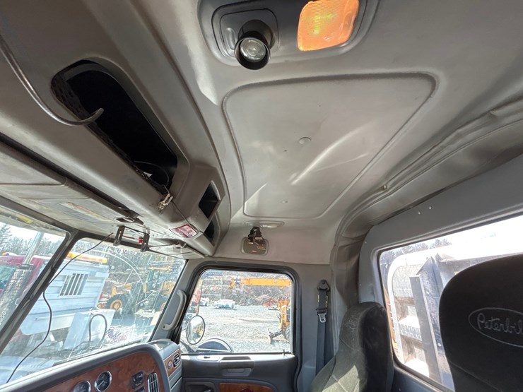 peterbilt-388-image-61