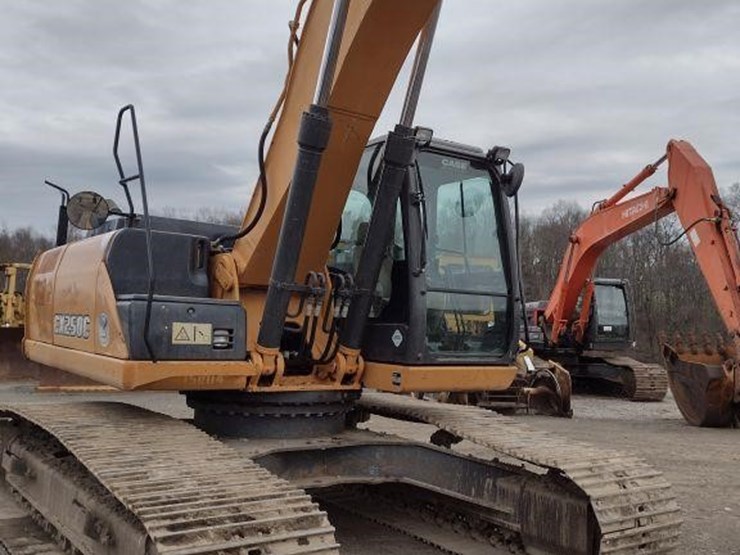 2015-case-cx250c-image-21