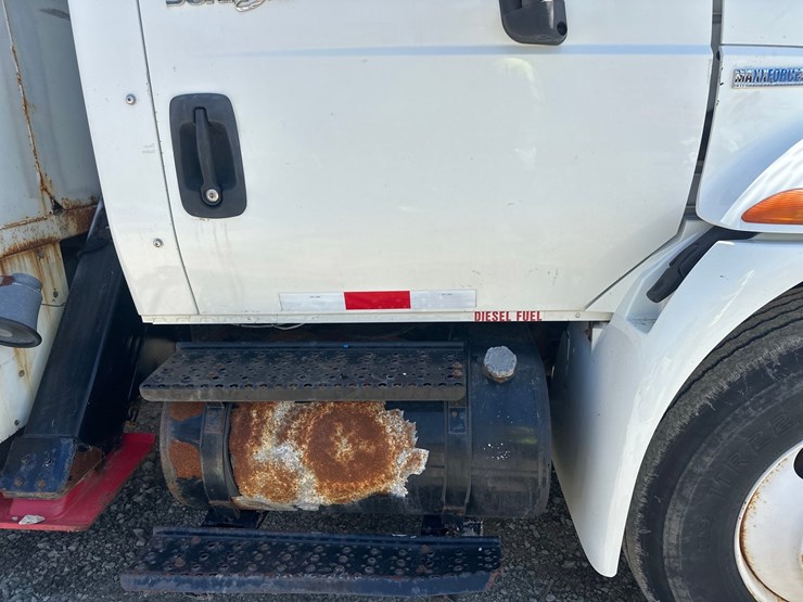 2009-international-durastar-4300-image-13