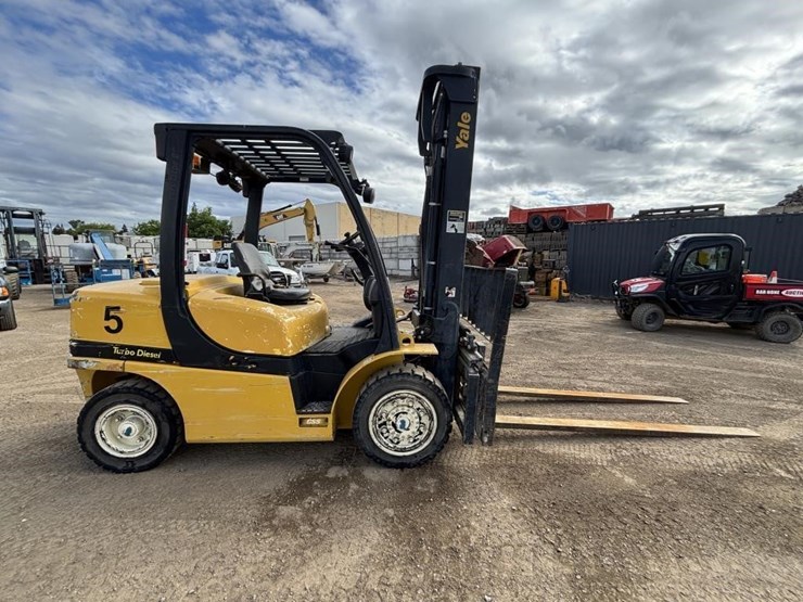 2015-yale-gdp80-forklift-image-7