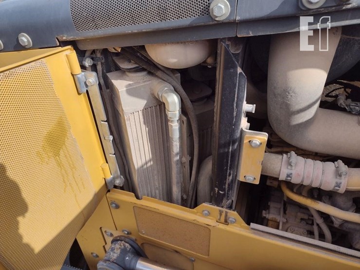 2013-deere-700k-lgp-image-48