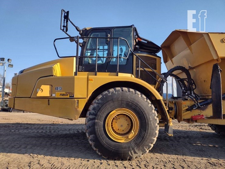 2019-caterpillar-745-image-17