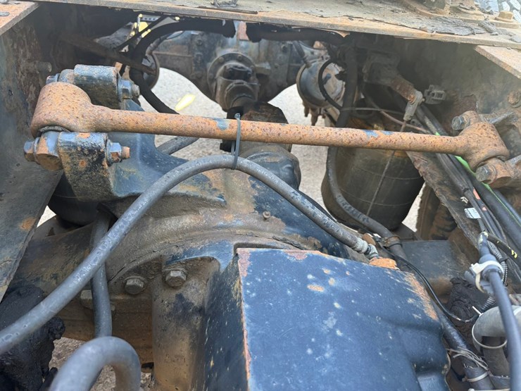 #1262-•-2004-international-9400i-6x4-sleeper-cab-truck-tractor-image-49