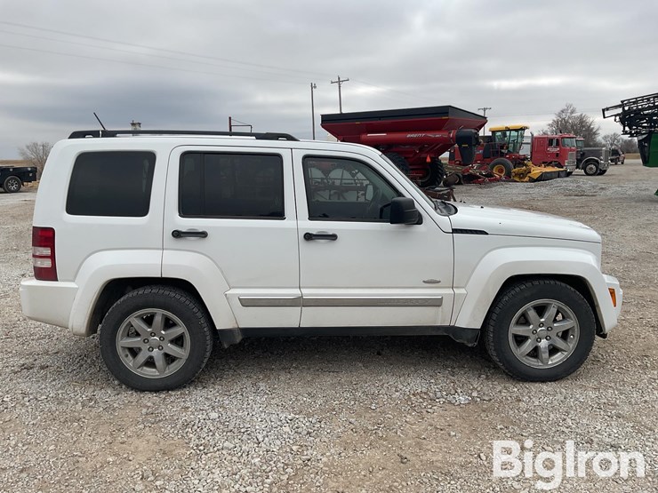 2012-jeep-liberty-image-4