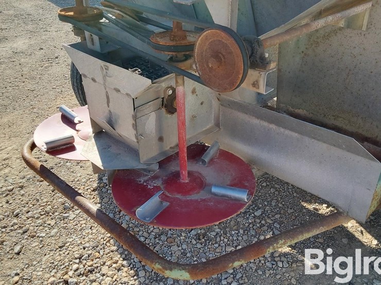tyler-t/a-pull-type-fertilizer-spreader-image-16