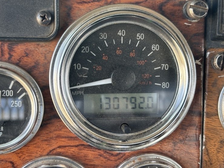 2000-peterbilt-378-image-42