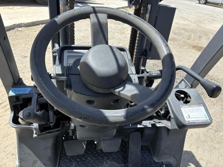 2011-nissan-a22-mcp1r2a25lv-forklift-image-14
