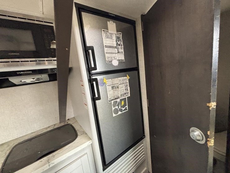 2020-bullet-bl1700bh20-travel-trailer-image-32