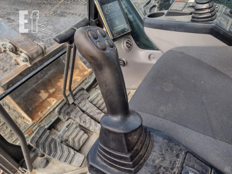 2020-volvo-ec220e-lr-image-10