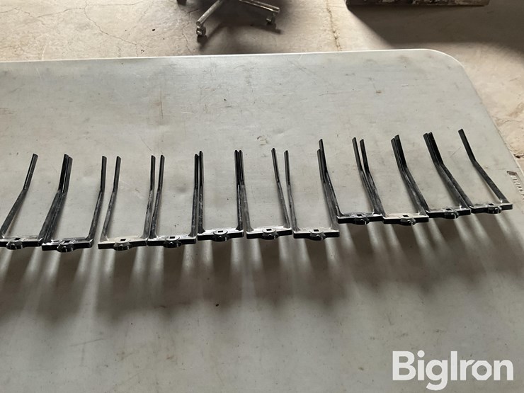 rake-up,-macdon-poly-pickup-header-teeth-image-11