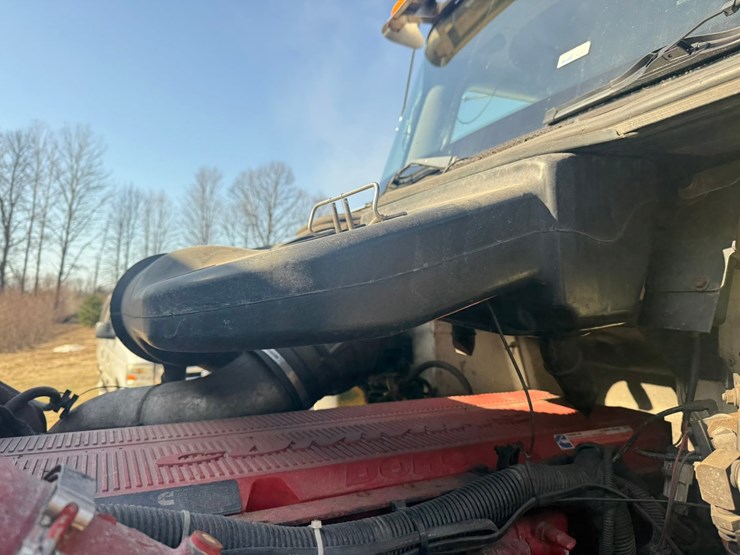 #1262-•-2004-international-9400i-6x4-sleeper-cab-truck-tractor-image-18