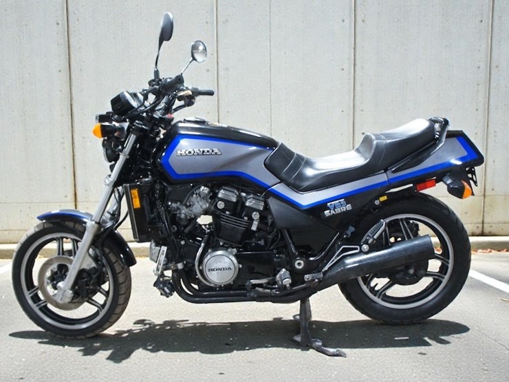 1985-honda-v65-sabre-vf1100-motorcycle-image-4