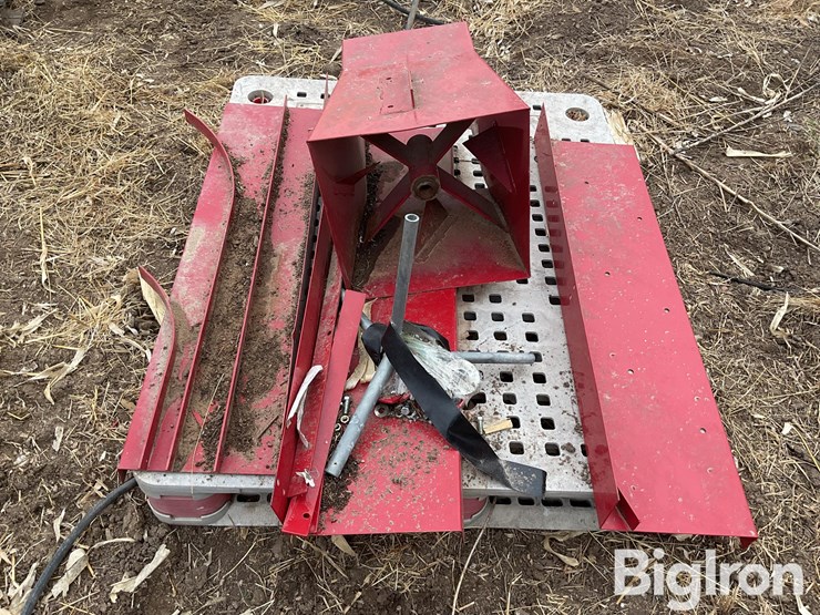 dmc-gravity-flow-grain-spreader-image-4