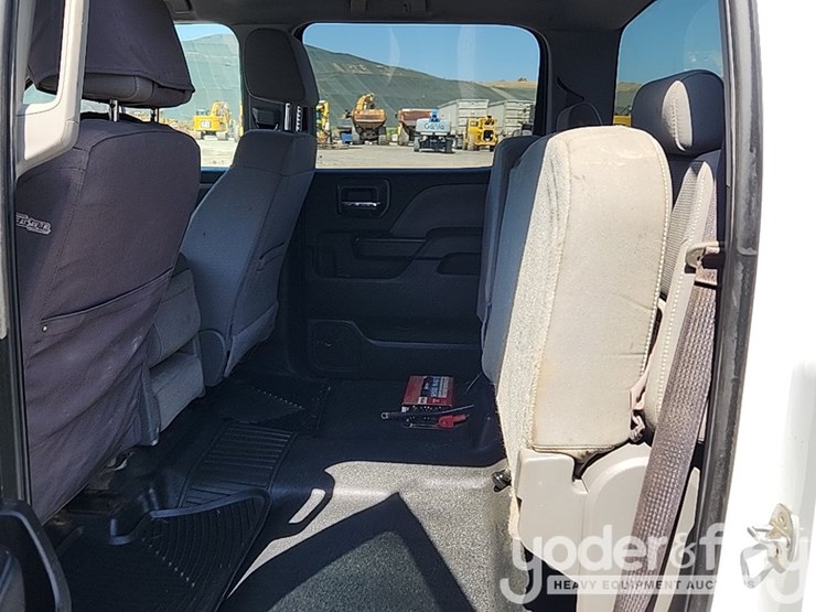 2017-chevrolet-silverado-2500hd-image-24