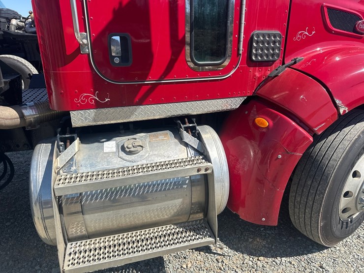 2008-peterbilt-386-image-12