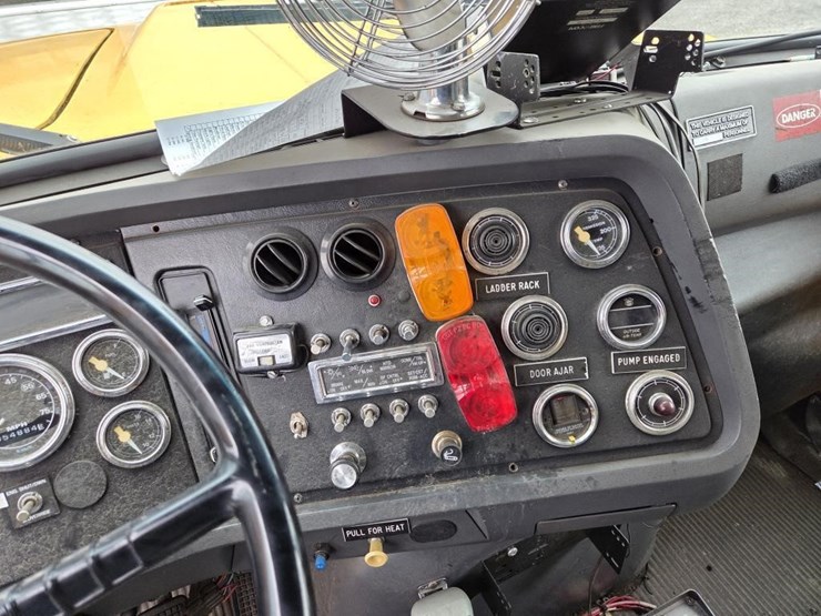 1995-ford-l9000-image-8