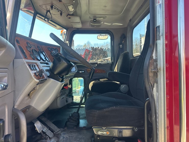 2008-peterbilt-386-image-29