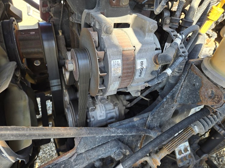 2013-peterbilt-386-image-50