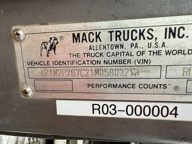 2001-mack-rd688s-image-23