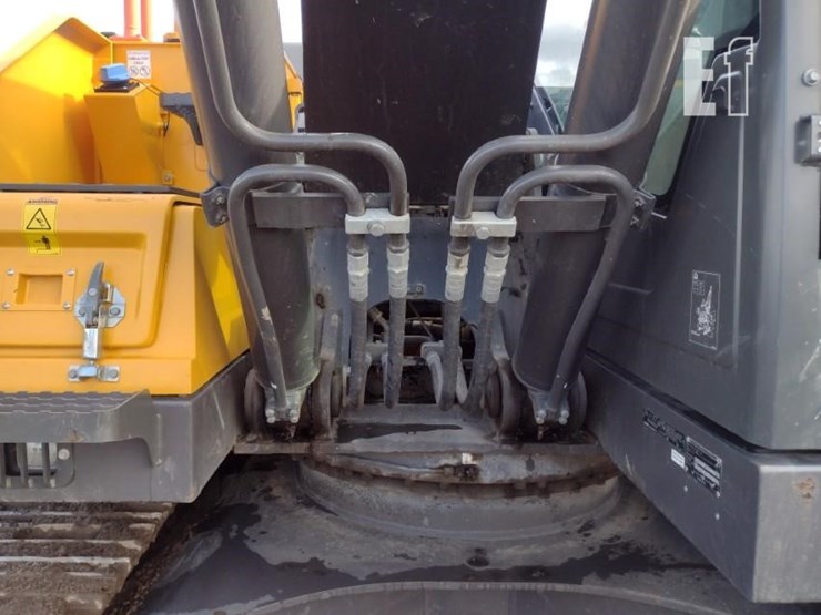 2020-volvo-ec220e-lr-image-20