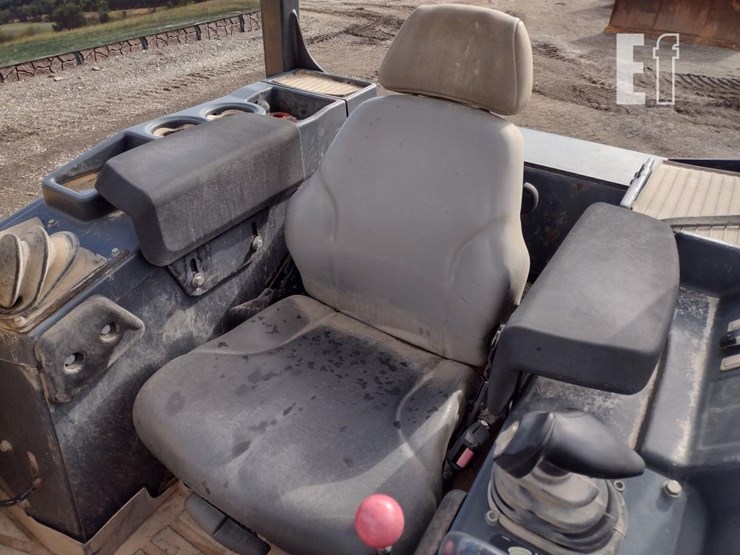 2013-deere-700k-lgp-image-11