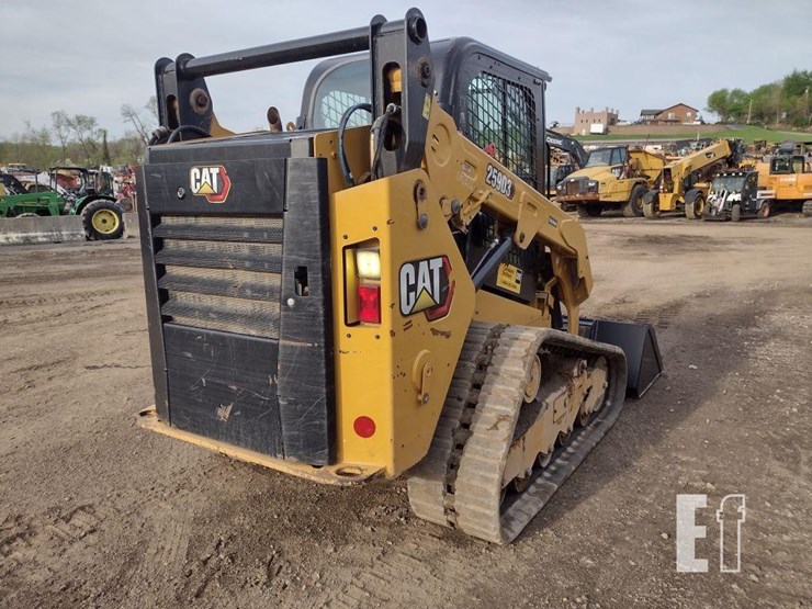 2020-caterpillar-259d3-image-30