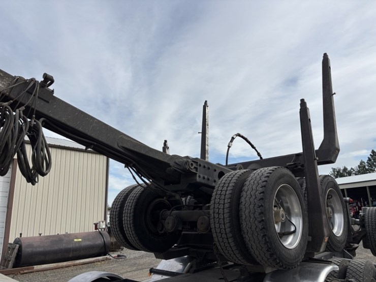 2022-peterbilt-567-image-43